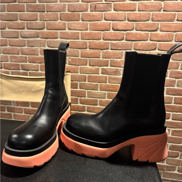Bottega Veneta Flash Chelsea Boots - Picture 2 of 8
